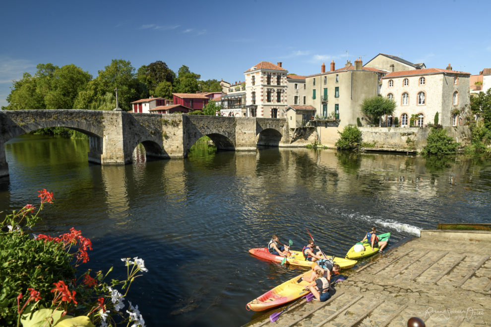 Activités nautiques comme le canoë sur la rivière le Moine de Clisson