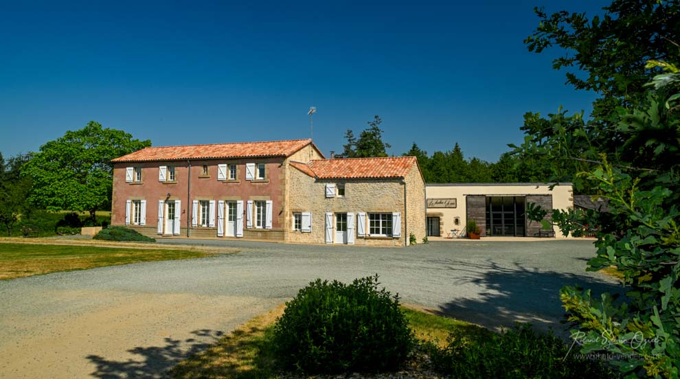 Entrée du domaine les chambres d&apos;Aurore près du Puy du Fou